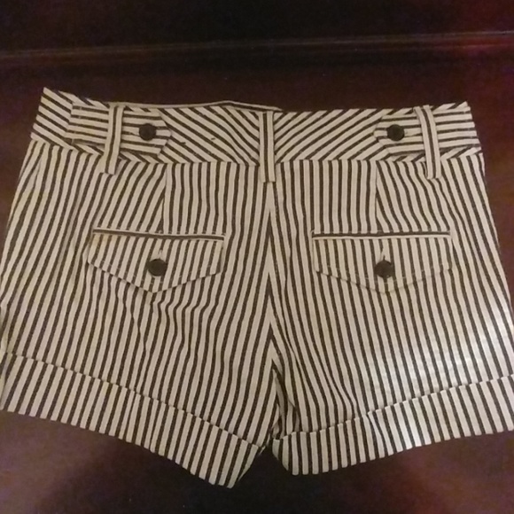 Striped shorts - Picture 2 of 3